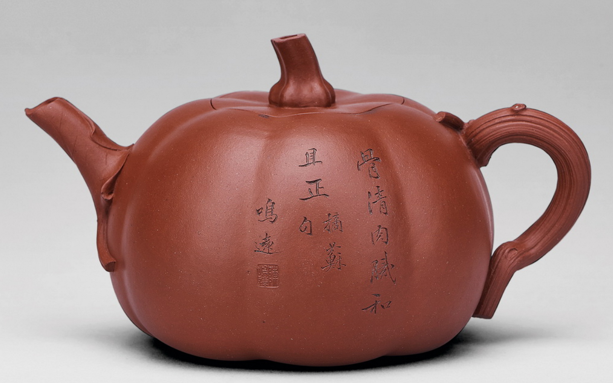 陈鸣远制的南瓜壶在紫砂艺术领域地位独特,其稀有性和独特性使其价值