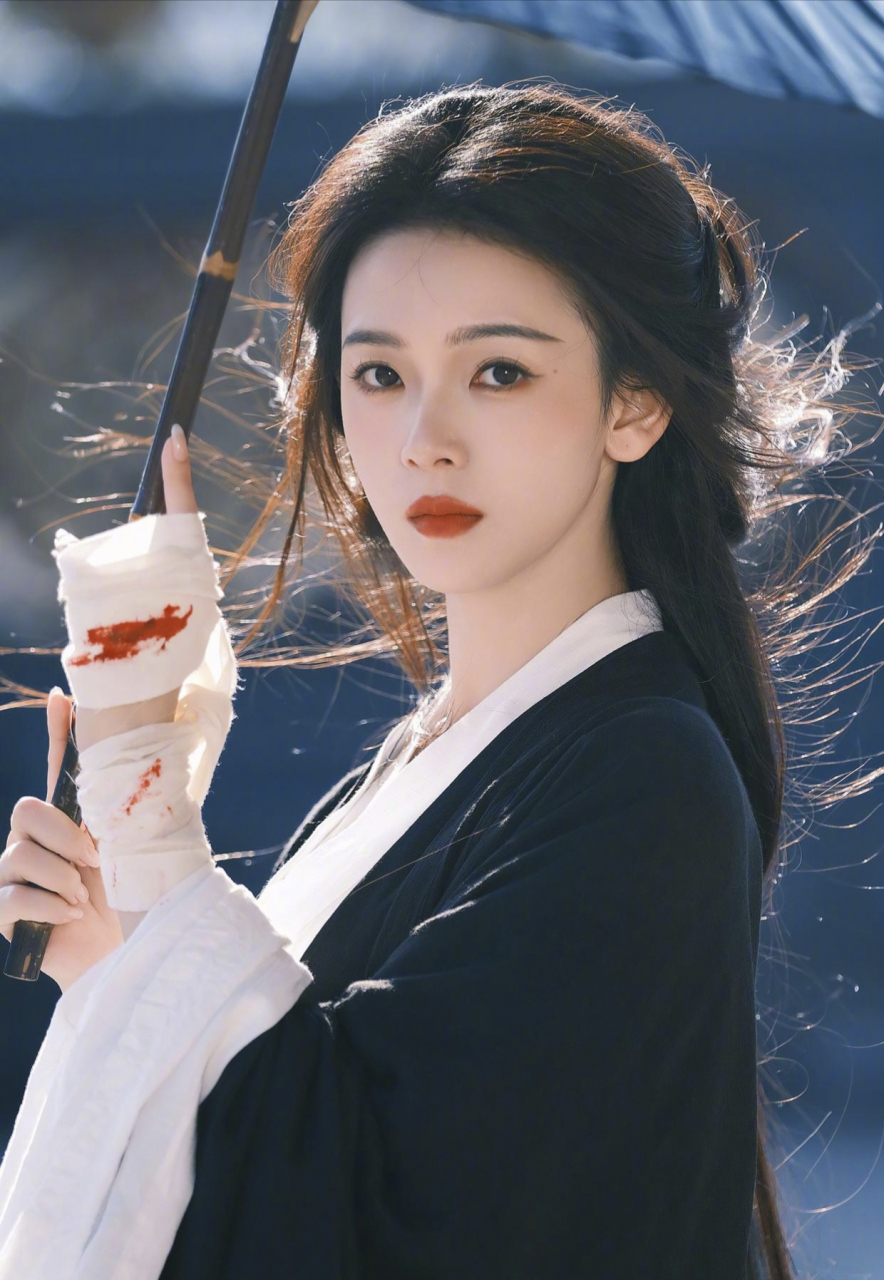 陈瑶古风写真,又美又有故事感,妥妥的大女主造型啊!