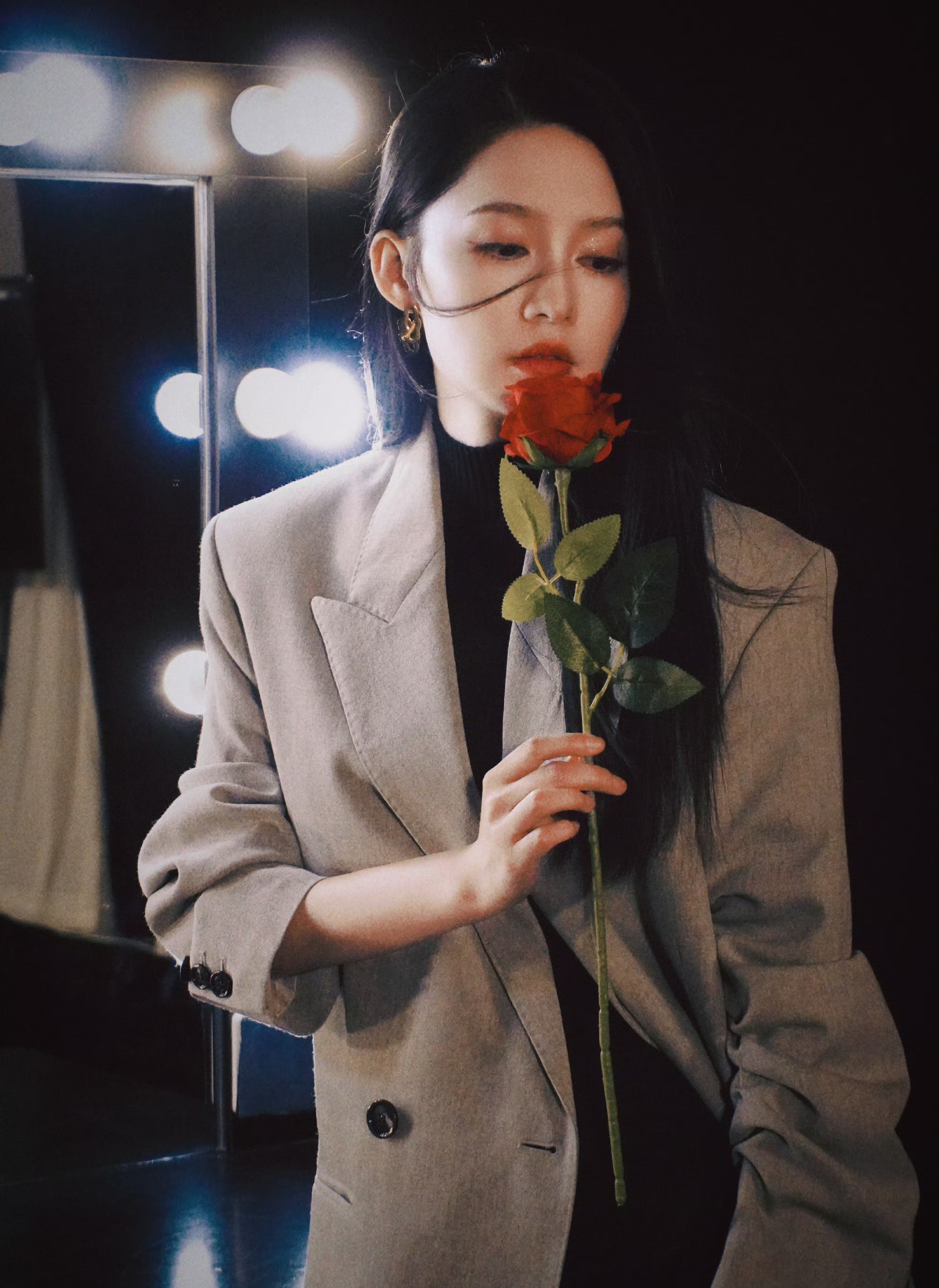 李沁新造型妥妥的霸总范啊!