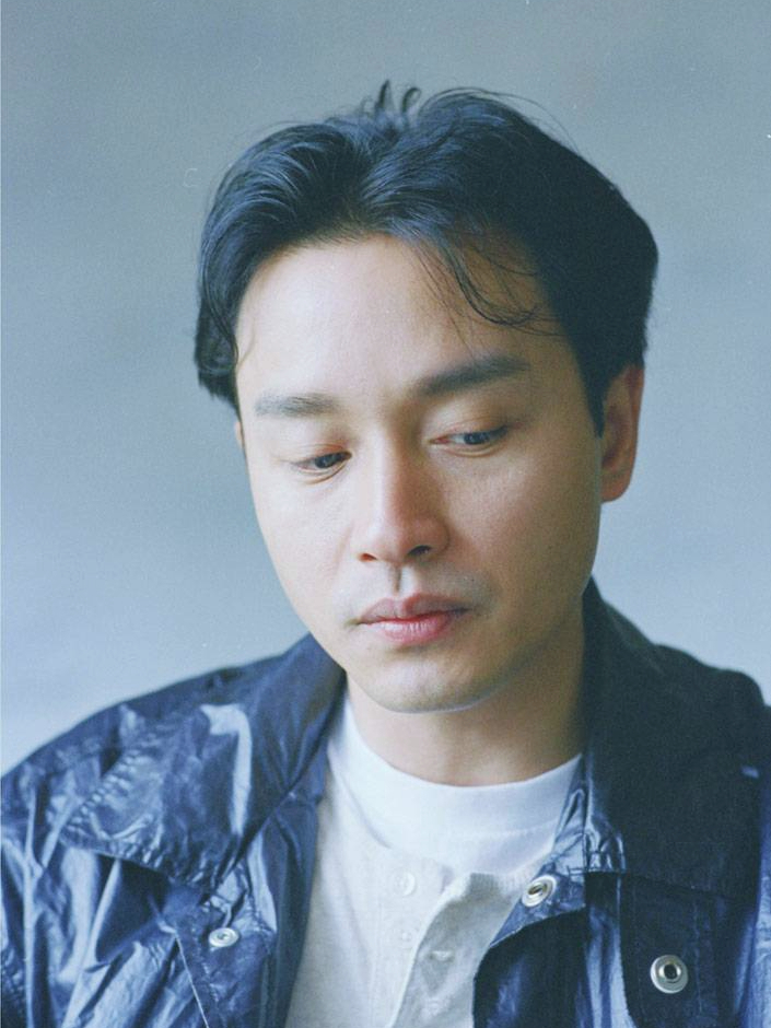 第一次知道张国荣是在《英雄本色》.那个在银幕上熠熠生辉的"阿杰"