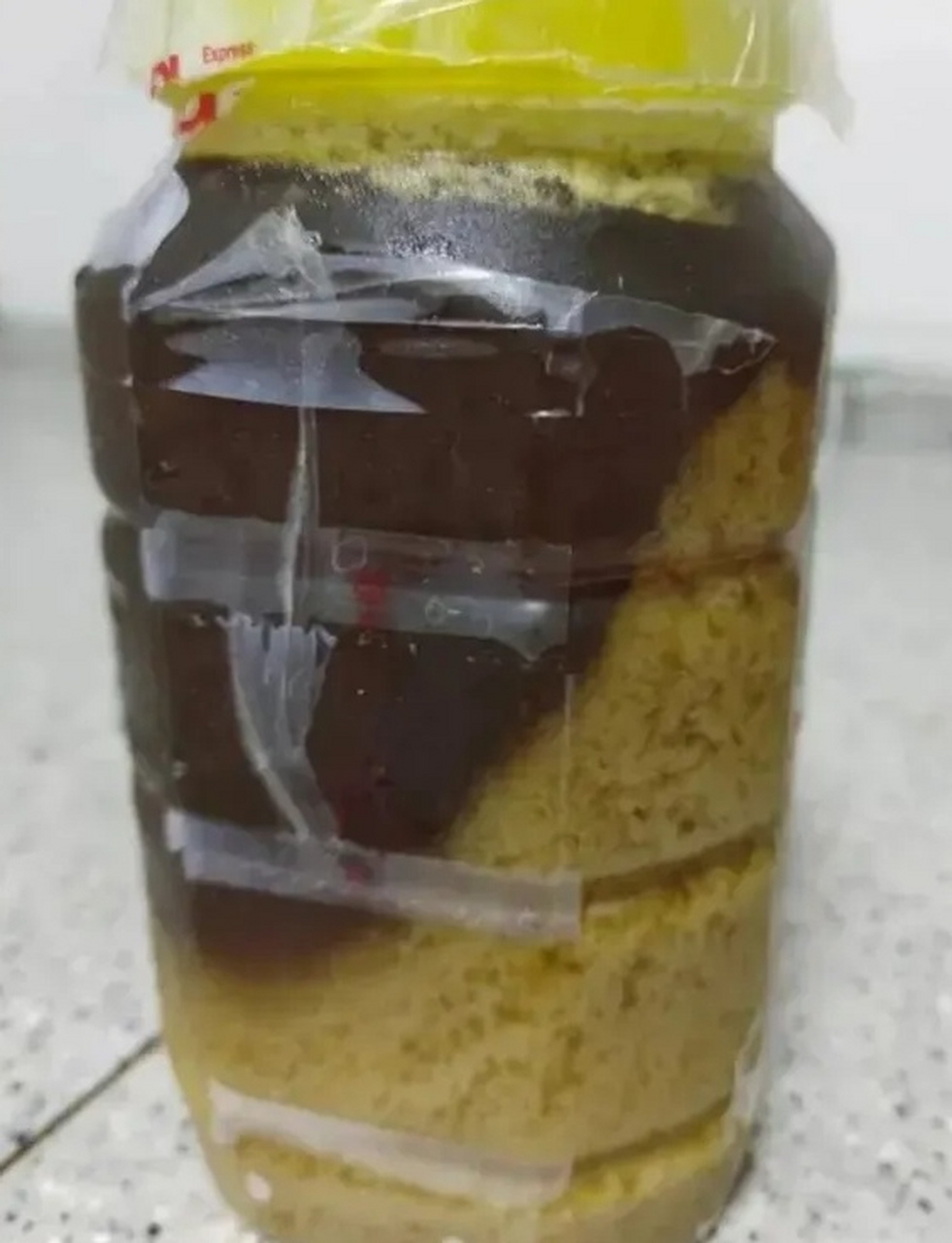 放在冰箱的蜂蜜拿出来很久了能吃吗?(请问蜂蜜放冰箱久了能吃吗?)