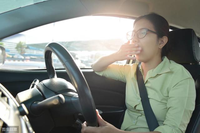 车开烂才懂得高速犯困不靠喝红牛1个蠢招瞌睡就跑光了