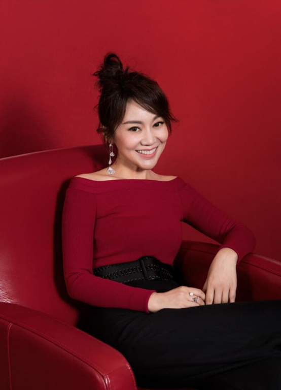 回顾51岁的闫妮每个月都给前公婆生活费以后我就是您的亲女儿