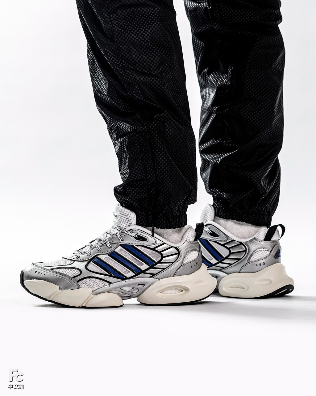 冠希抢先上脚又一双阿迪新鞋在街头悄悄走红