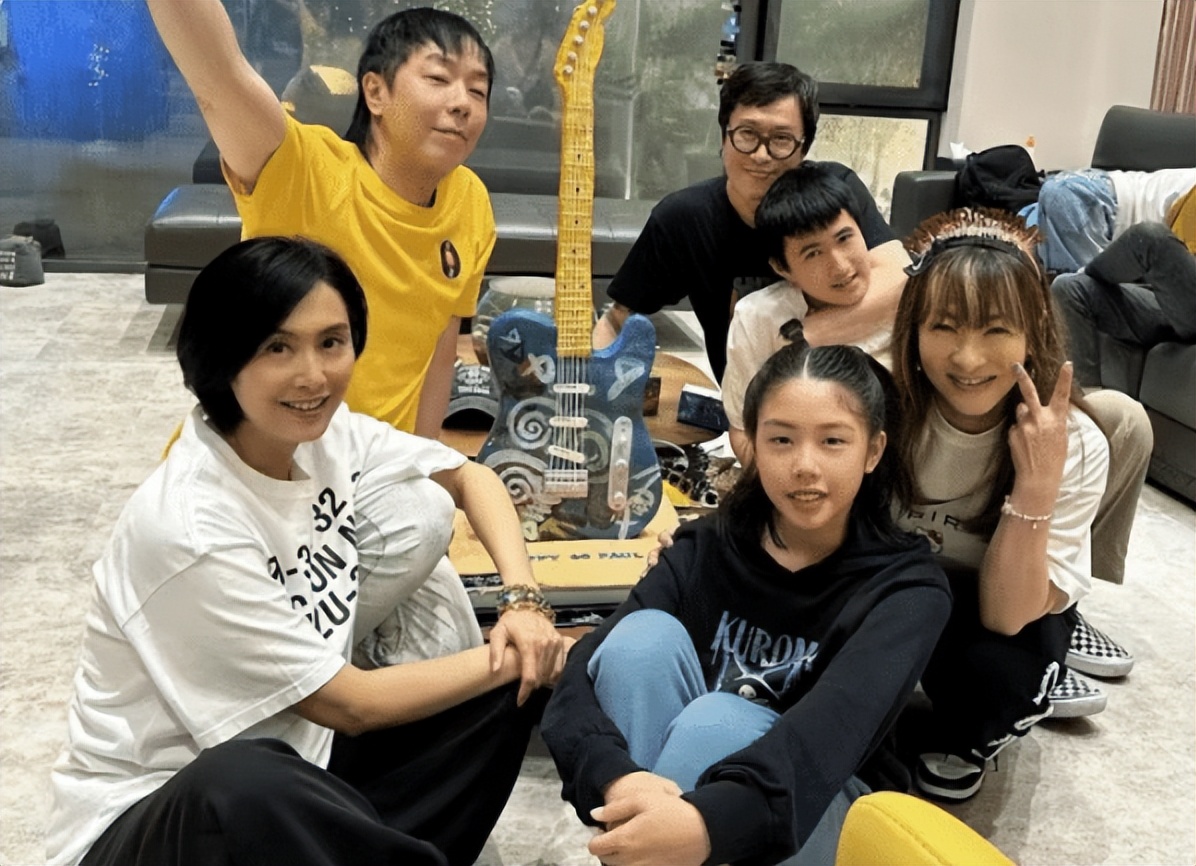 朱茵女儿黄莺长大了!与妈妈如出一辙,网友直呼太美了!