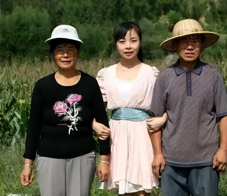 回顾王二妮放弃百万年薪下嫁农村婚后被婆婆当亲女儿疼爱