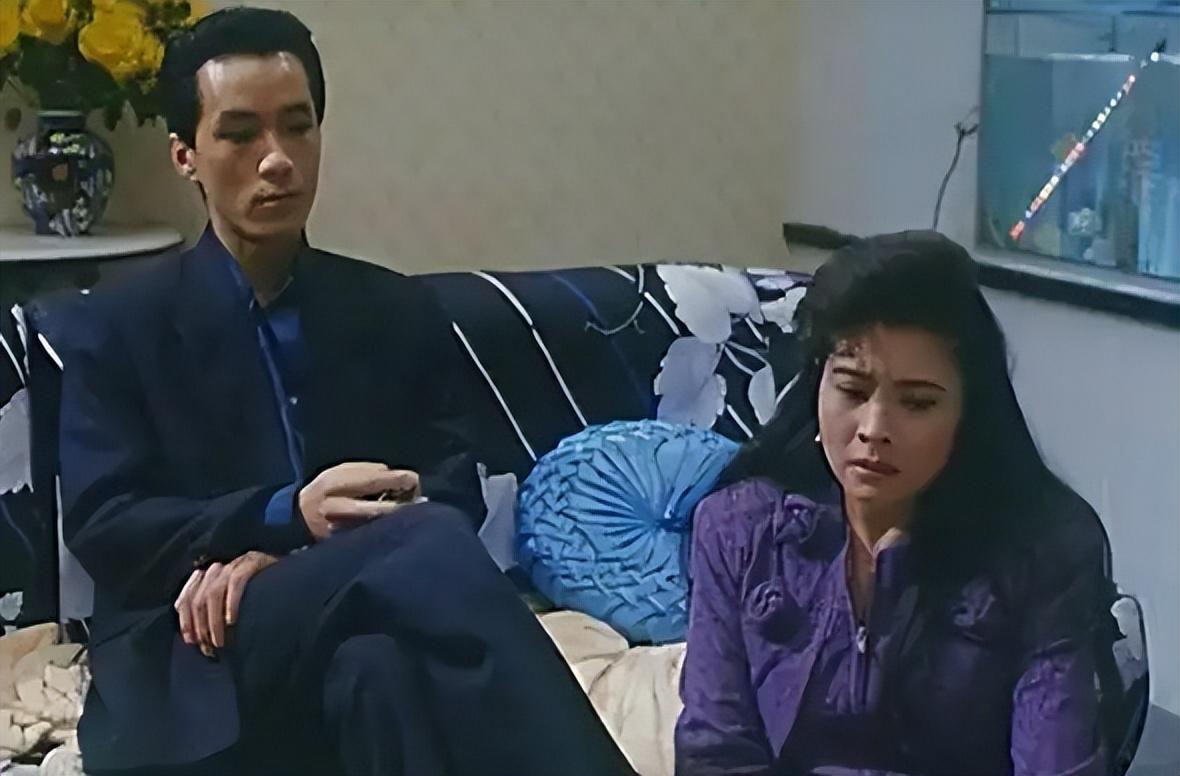 那时候的梁丹妮早就凭借《欢欢笑笑》,《谁是第三者》等影片一炮而红