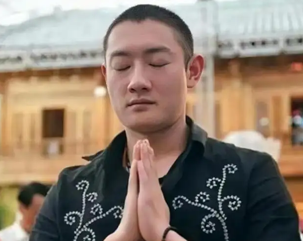 回顾李钰因方瑜走红33岁不幸离世为汪雨穿婚纱下葬