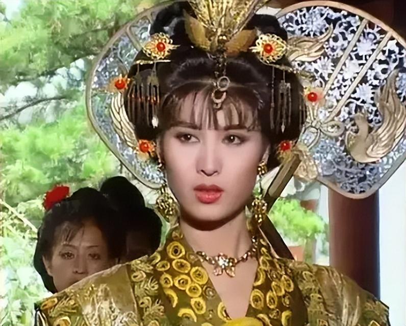 回顾同是唐妆把刘晓庆林芳兵和伊能静放一起看审美差距就出来