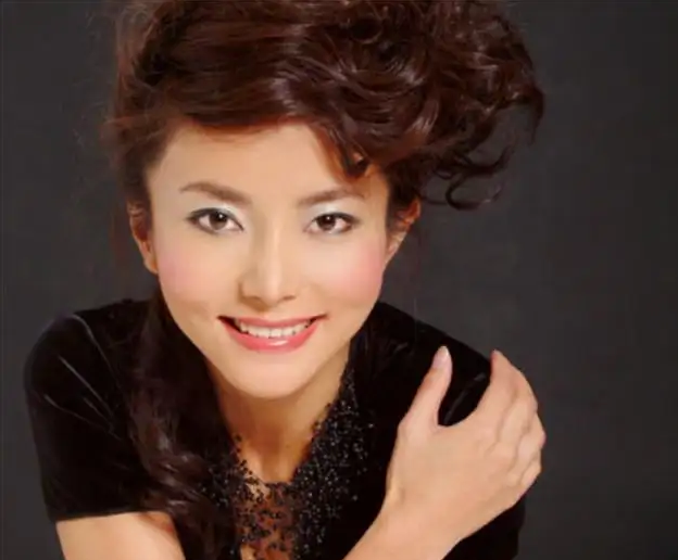 回顾李钰因方瑜走红33岁不幸离世为汪雨穿婚纱下葬