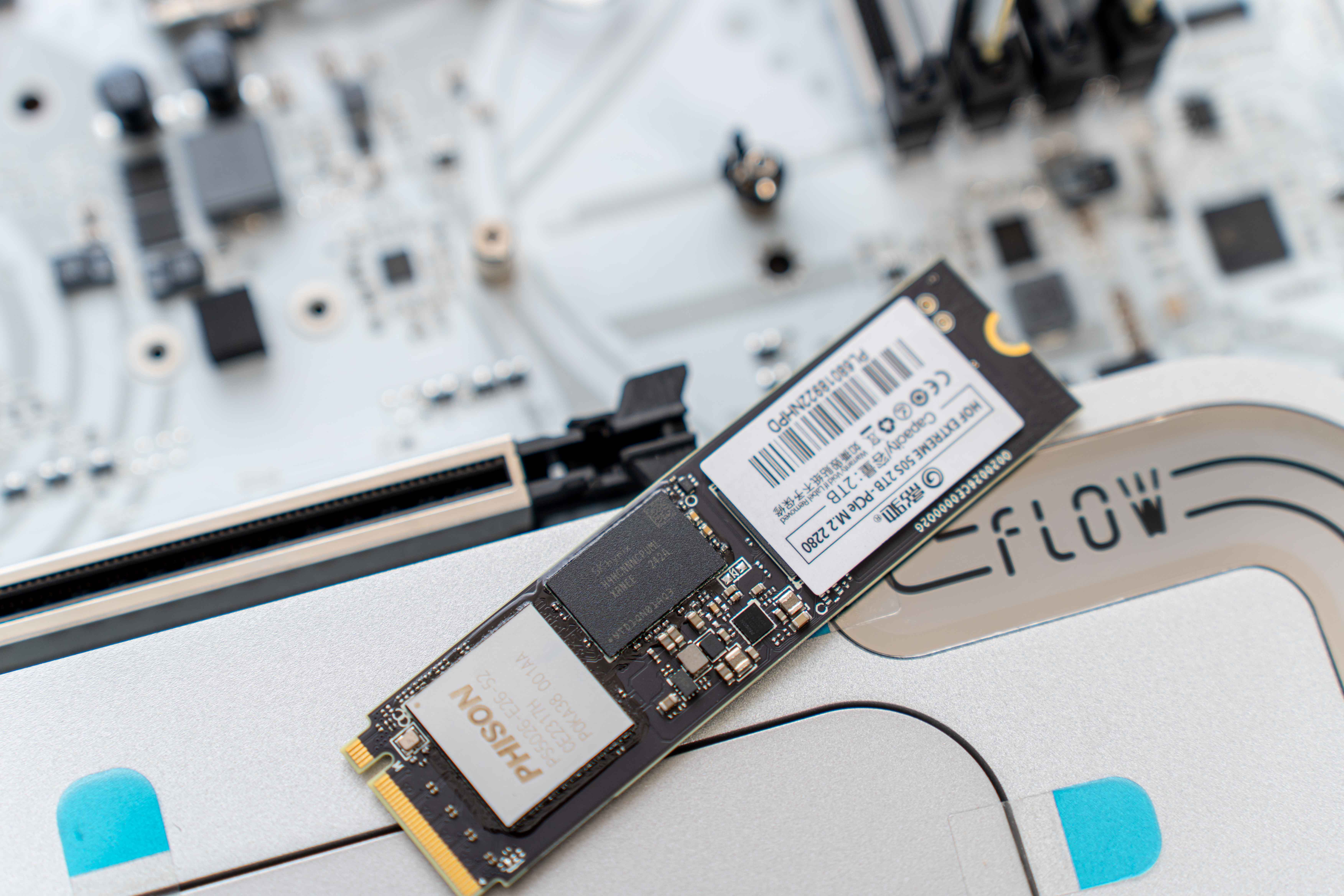 纯白光影海景房游戏生产力都不能少丨14700kf影驰4080装机