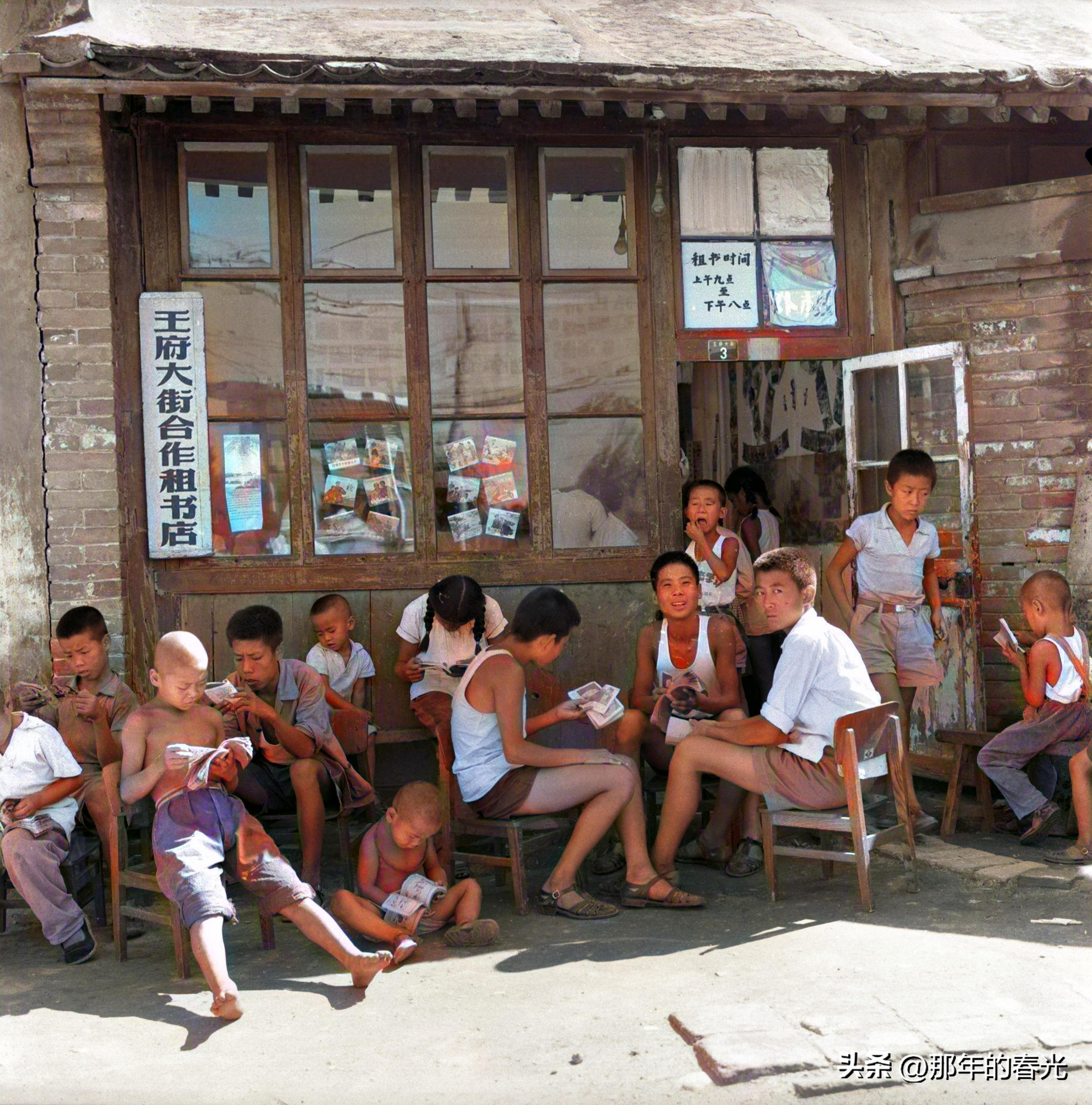 上世纪60年代老照片真实的记录下了平民百姓们的日常生活场景