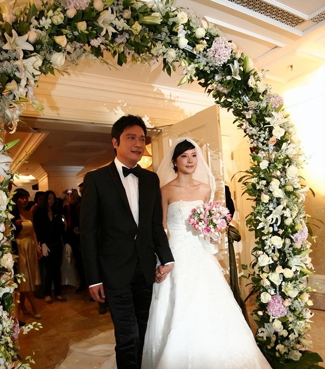 回顾与罗嘉良相爱28年被抛弃离婚带儿子住出租屋方敏仪还好吗