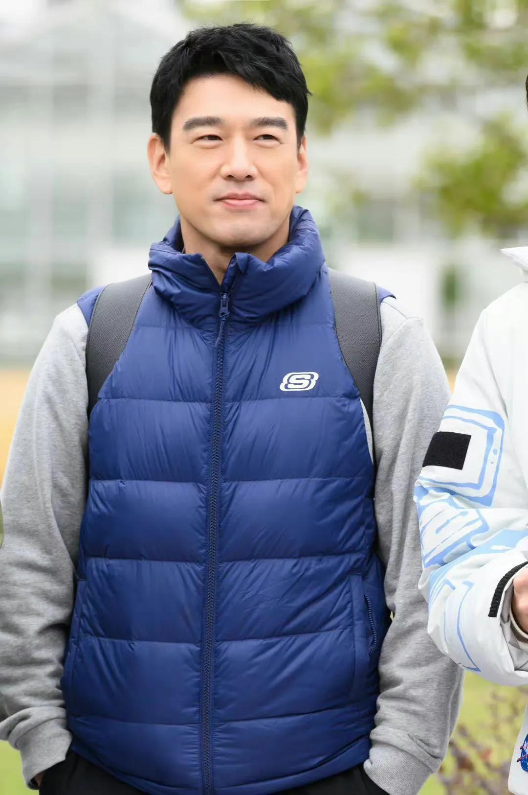 回顾王耀庆:因懒得搬家娶了房东女儿,婚后生两子,生活幸福美满