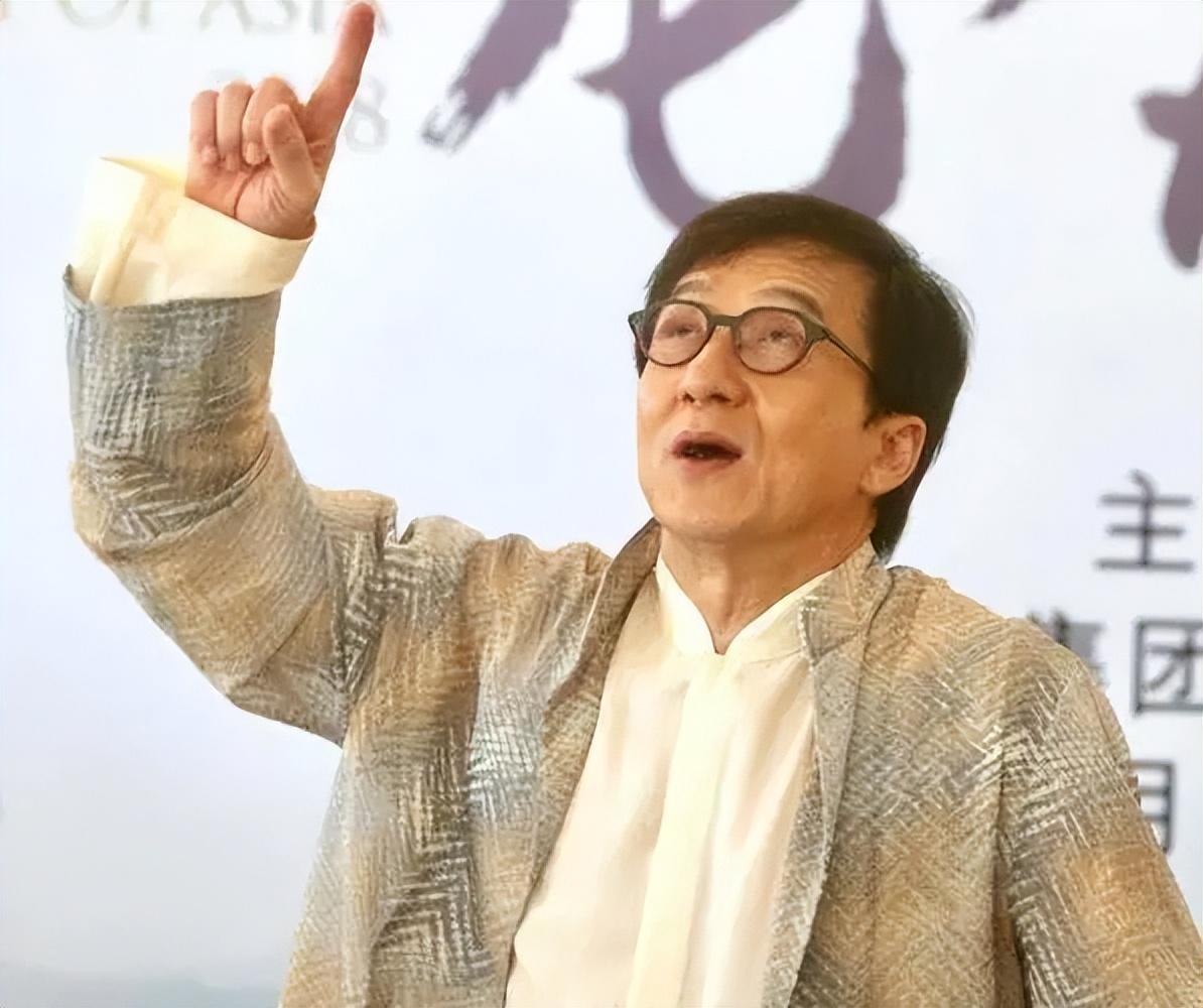 回顾成龙和亲哥安徽相认对方一贫如洗他帮没帮两个亲哥哥