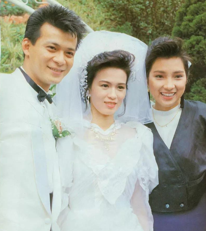 回顾梁洁华去世后葬礼上哭到昏厥发誓不再娶的黄日华怎样了