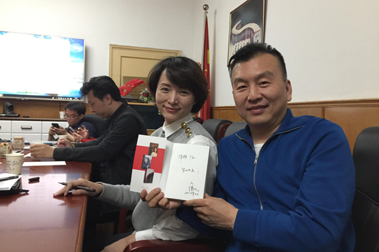 回顾央视主持人张泽群55岁老来得子乐开怀妻子身份却至今成谜