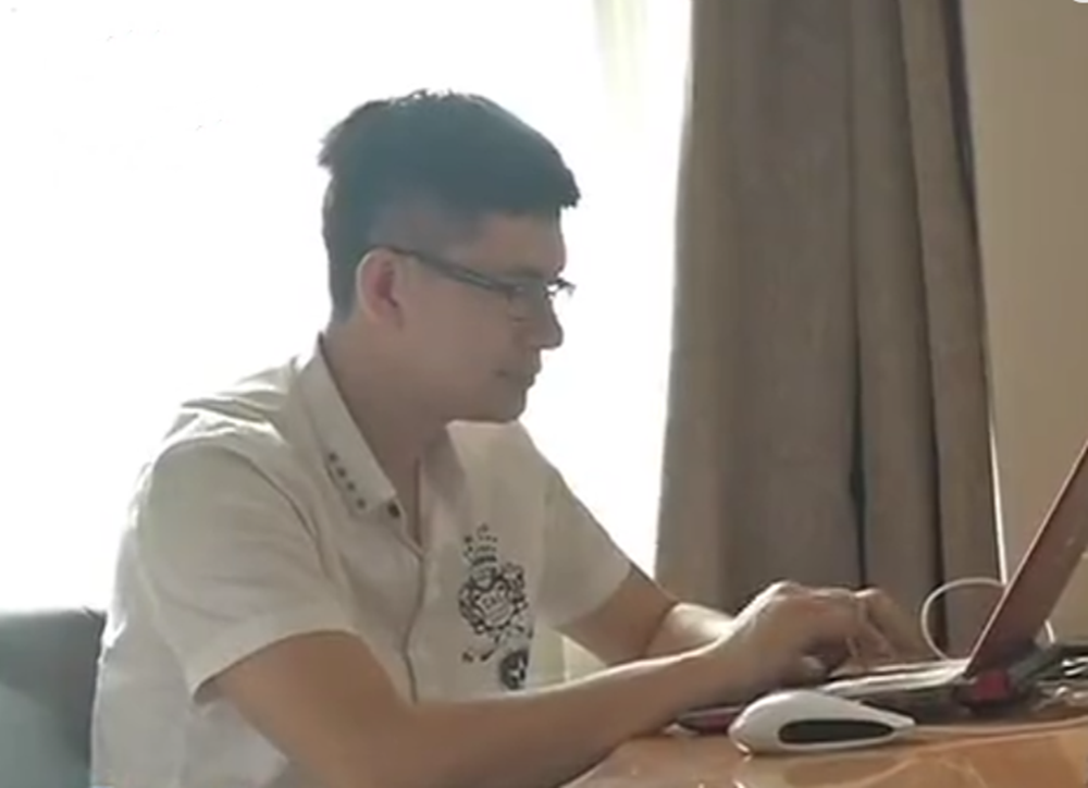 回顾:海归男花费200万网恋成都舞蹈老师,却被对方嫌弃:太小气