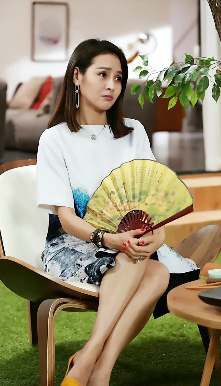 回顾于明加在好的年纪嫁给普通男人婚后生两孩美满幸福