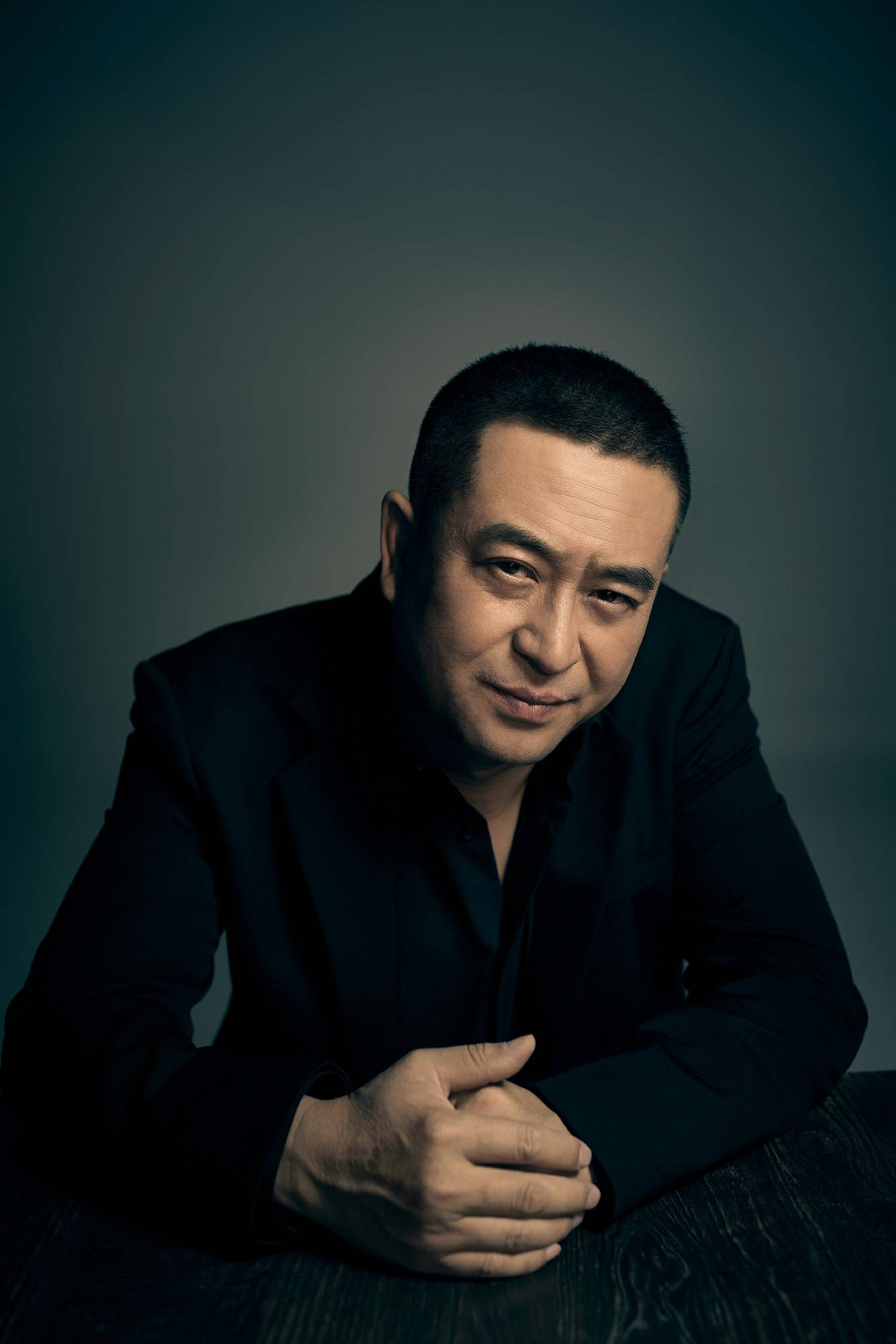回顾王海燕嫁演员张嘉益41岁当妈也幸福丈夫打麻将让她很烦恼