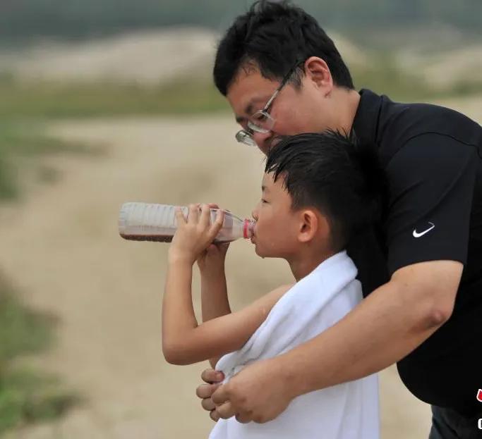 2012年,被父亲逼迫零下13度裸跑的4岁小男孩,13岁考取了博士