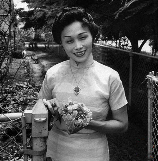 1947年陈香梅与陈纳德完婚圣诞夜收到礼物美华新村的钥匙
