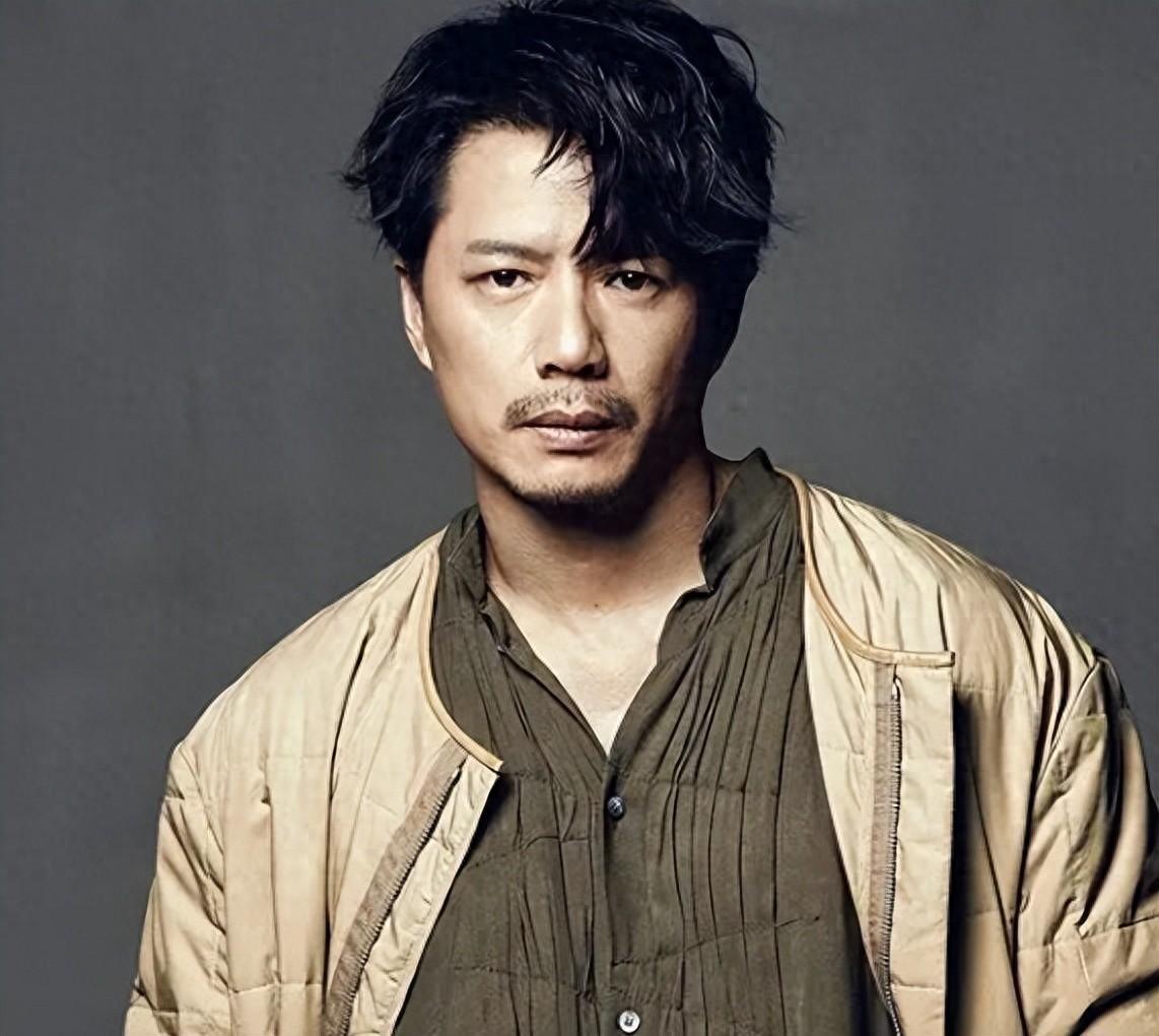 回顾饰演硬汉5位演员有的性张力爆棚有的涂脂抹粉让人尴尬