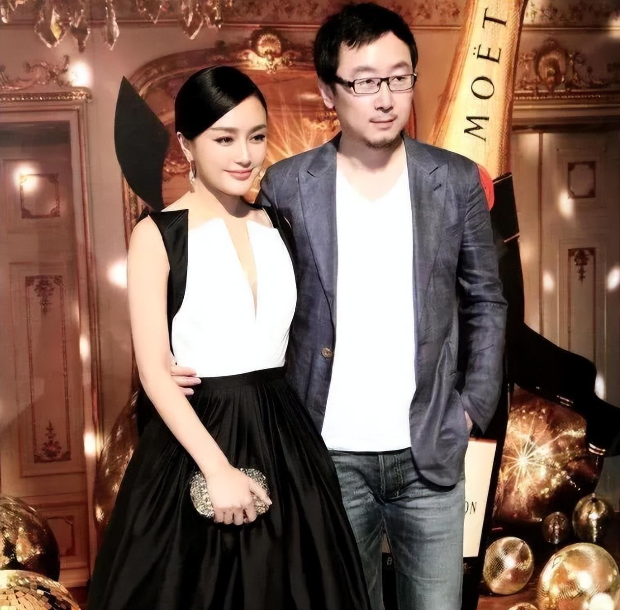 陆川与秦岚分手后,转脸就跟胡蝶步入了婚姻的殿堂,曾经的海誓山盟