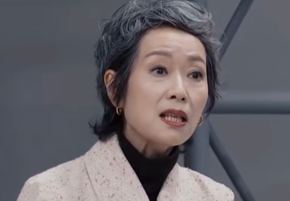 回顾这一次被赵雅芝身旁的叶童惊艳了60岁满头白发却冠压群芳