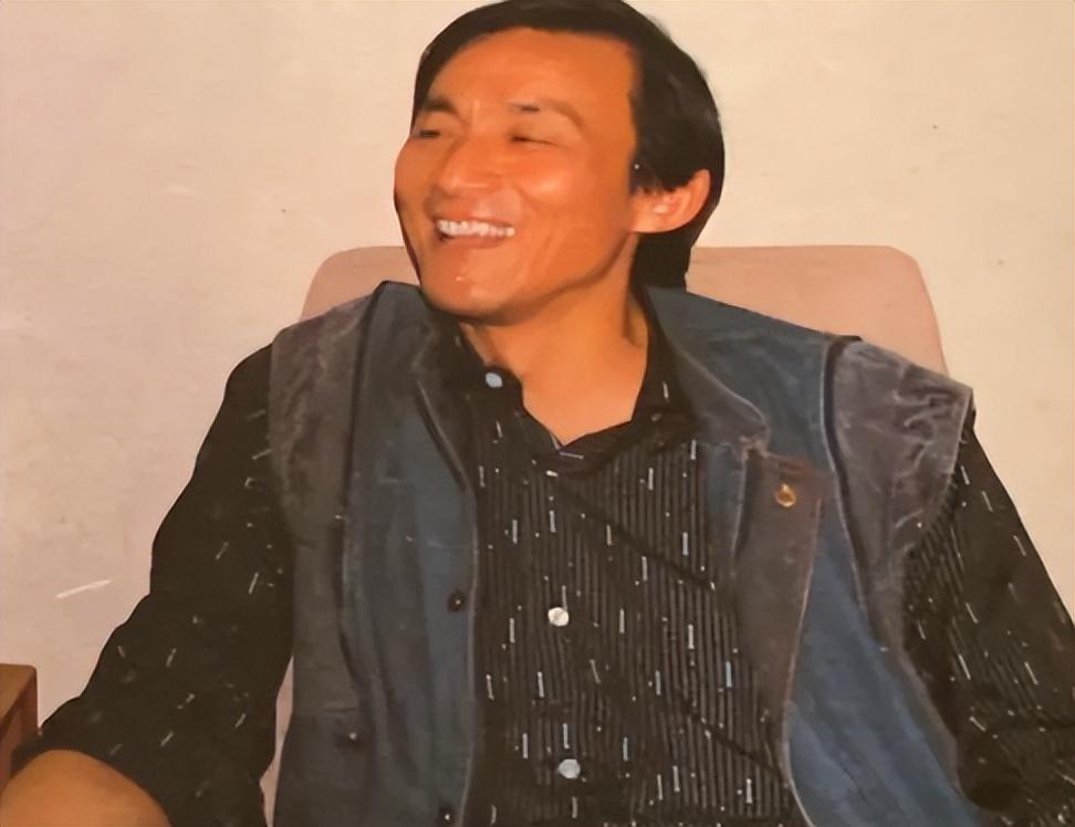 回顾游本昌为妻子散尽家财给女儿买车又买房唯独对自己抠门