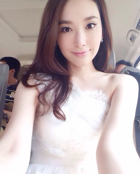 两年后,媒体却发现,吴佩慈和男友peter似乎有很长时间没有同框了.