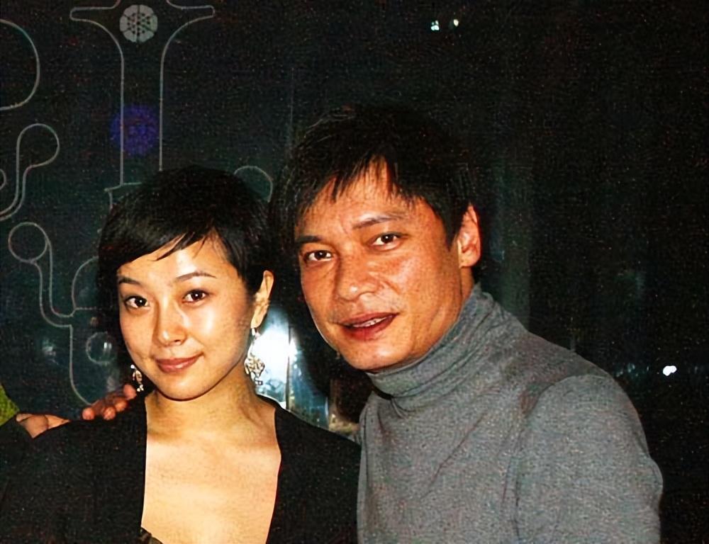 回顾与罗嘉良相爱28年被抛弃离婚带儿子住出租屋方敏仪还好吗