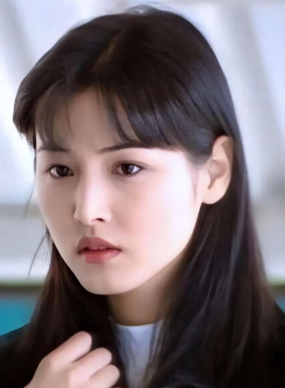 回顾张延父亲早逝嫁大5岁香港演员生一女和丈夫拥有两个家