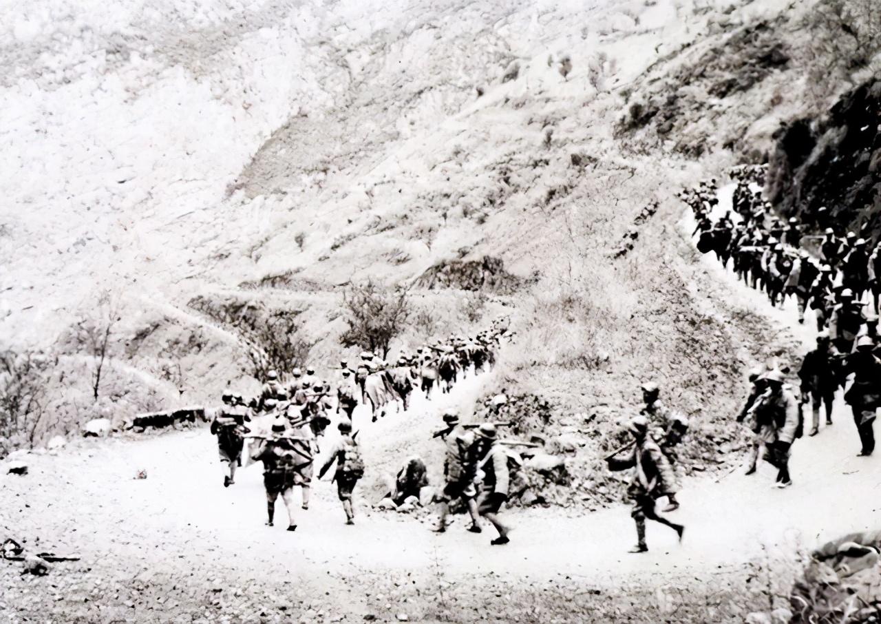 1982年69岁的杨勇咳嗽不止保健医生做检查怎么摸不到肝