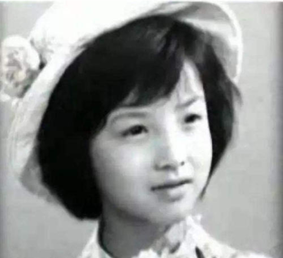 回顾谢兰与丈夫丁克12年后39岁意外产子如今一家三口其乐融融