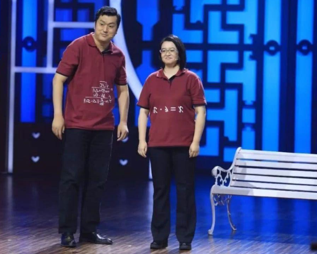 在失去了原有支撑后,李宏烨将视线转向了短视频领域,与妻子郑钰共同