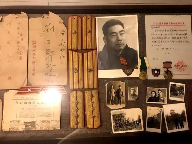 刘本成遗物黄克诚拖着病躯为2连正名大胡庄之战,2连几乎全部牺牲,这在