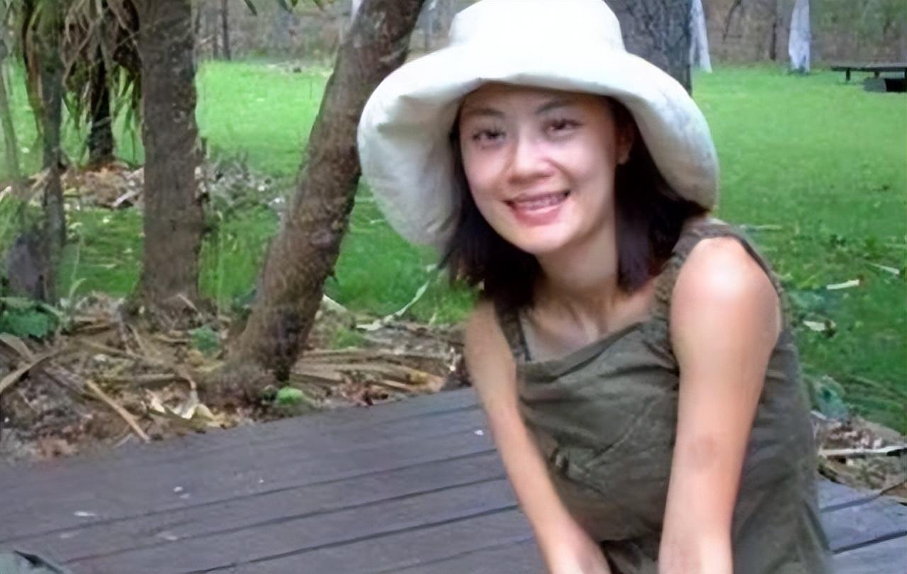 回顾央视姜丰事业巅峰远嫁国外与英国丈夫离婚后53岁仍单身