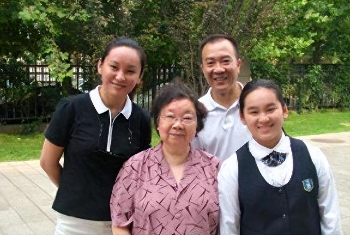 回顾离婚19年后再看杨蕾和戴志诚俩人境遇夫妻差距太明显