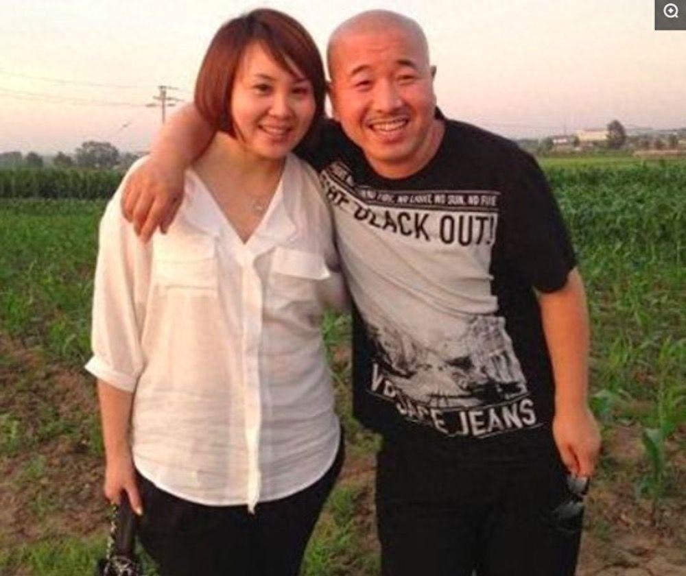 回顾王小利二婚娶小11岁娇妻婚后生一儿一女前妻是温美玲