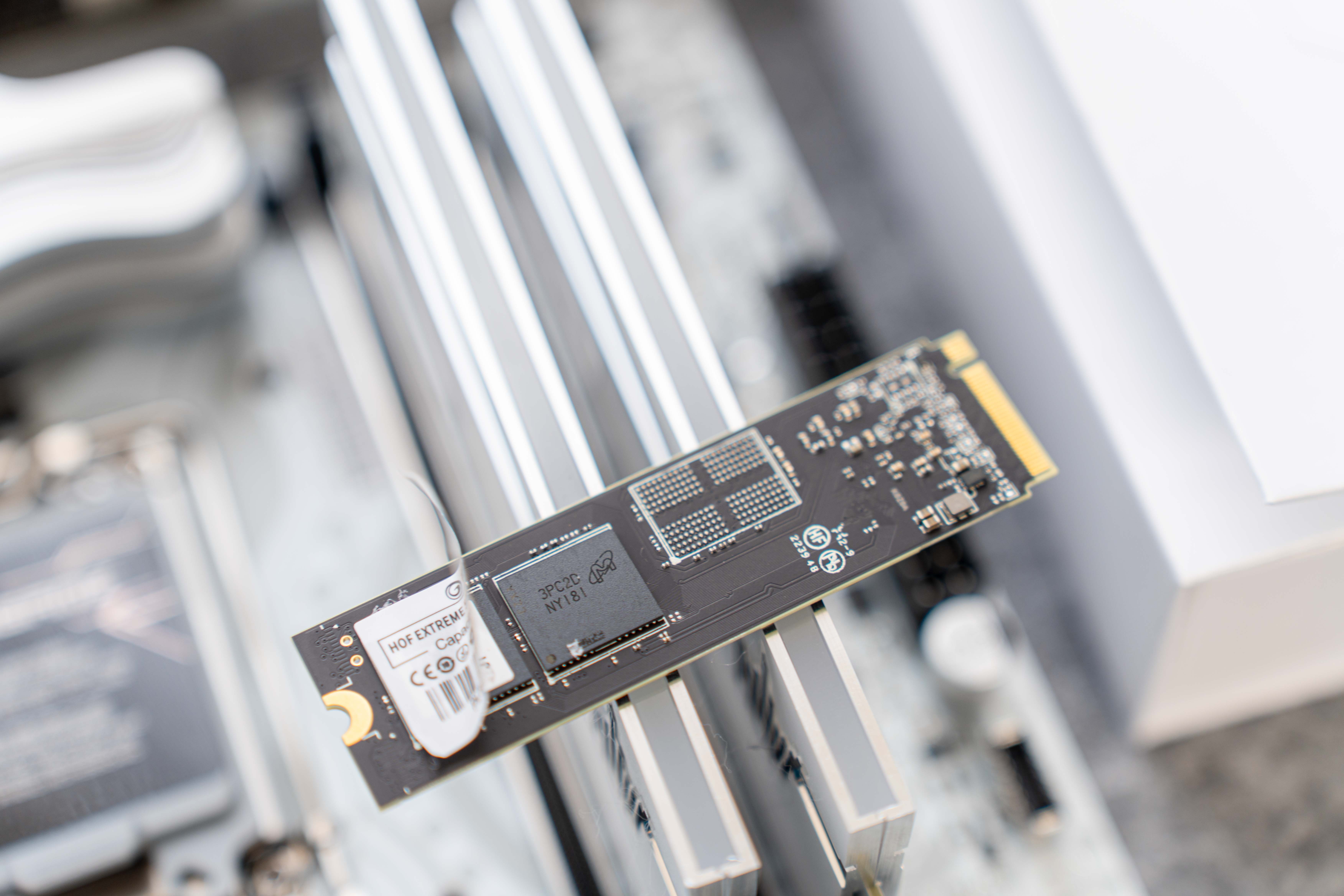 纯白光影海景房游戏生产力都不能少丨14700kf影驰4080装机