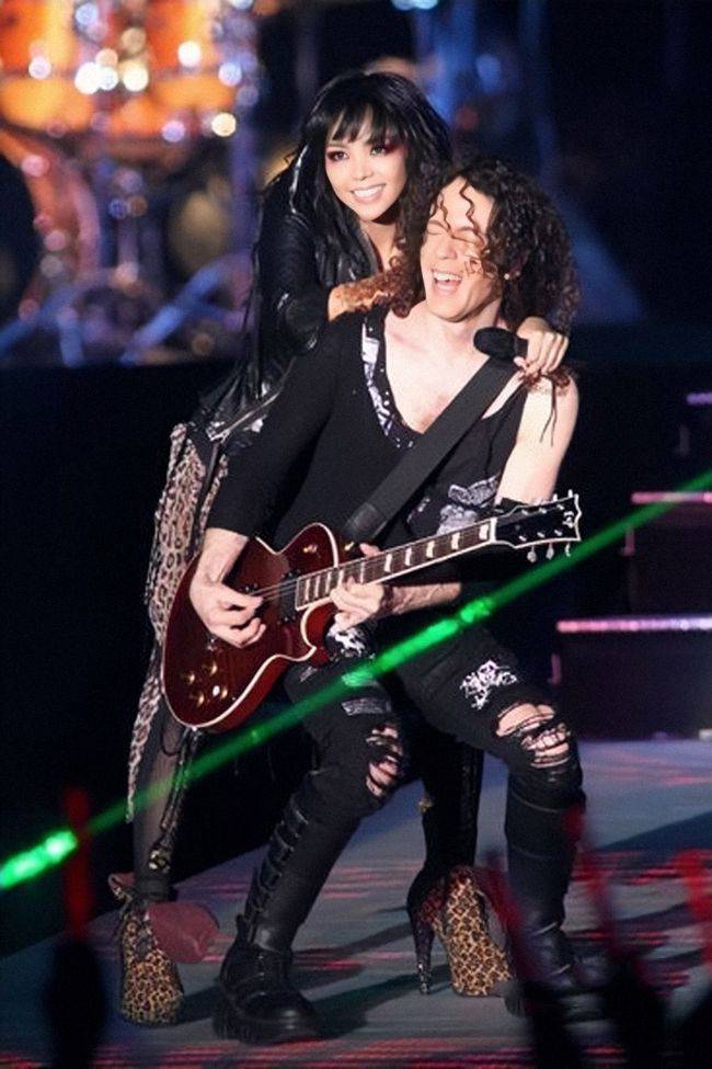 回顾8位至今未婚的女歌手各自活出不同的人生大至56岁小至37岁