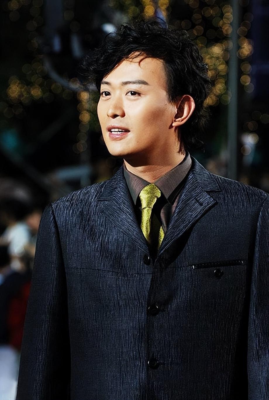 回顾黄海冰不接受前妻丁克再婚娶小12岁娇妻生两子幸福美满