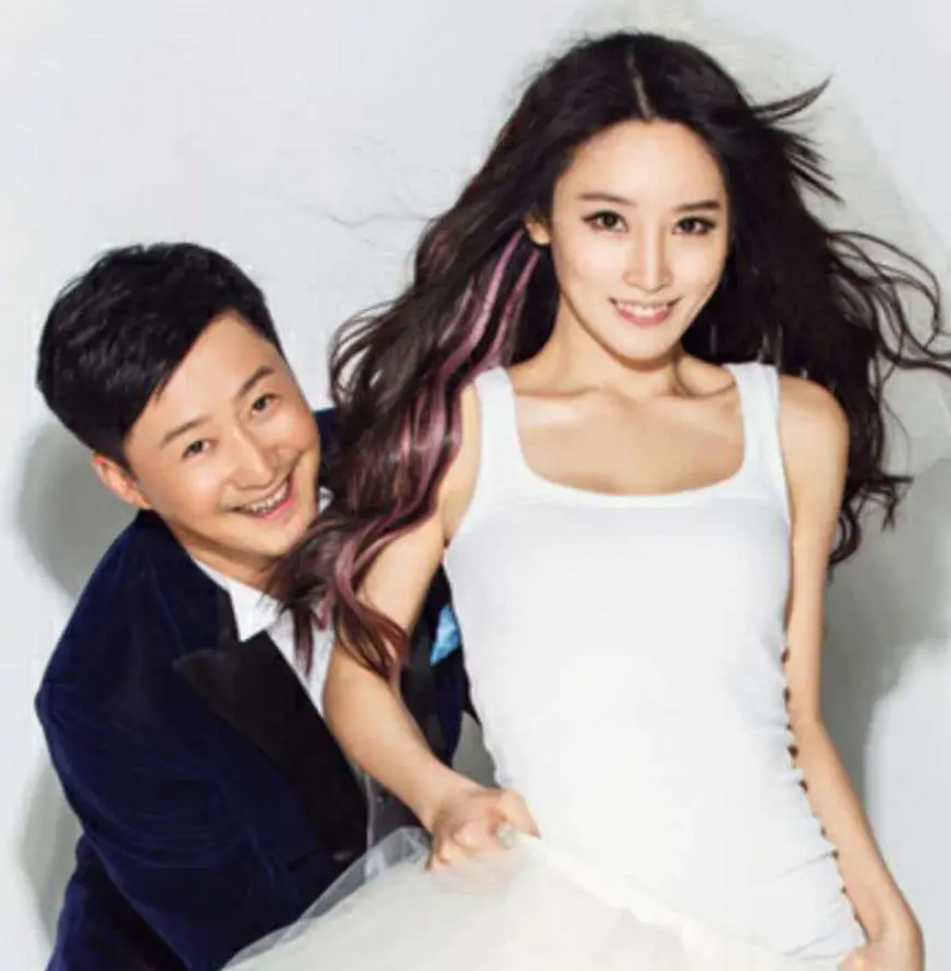 抛弃吴京嫁富豪如今吴京身价飙升20亿她却沦落为卖鱼大婶