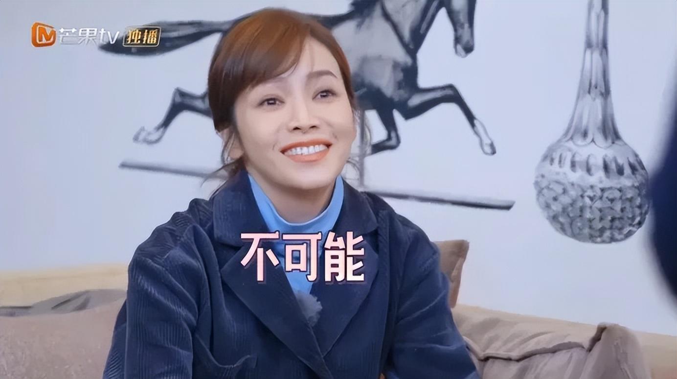 王浩信和陈自瑶当年也是甜蜜的让人羡慕,俩人只要在一起接受采访,眼里