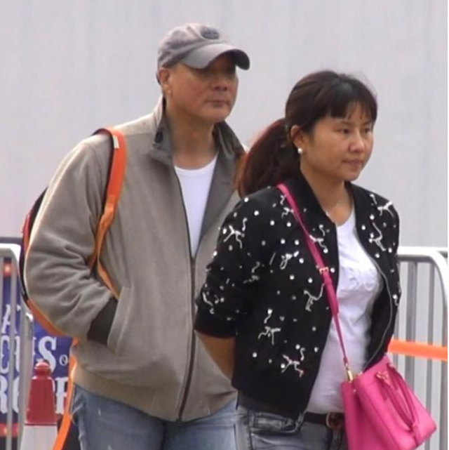 他有5个孩子要养,小儿子才12岁,徐少强要为自己的风流还债.7.
