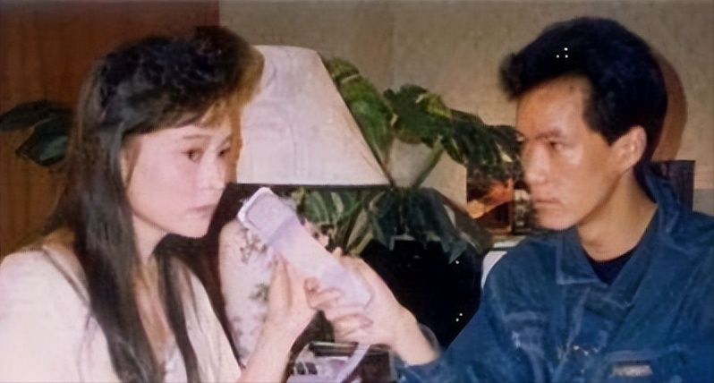 那时候的梁丹妮早就凭借《欢欢笑笑》,《谁是第三者》等影片一炮而红