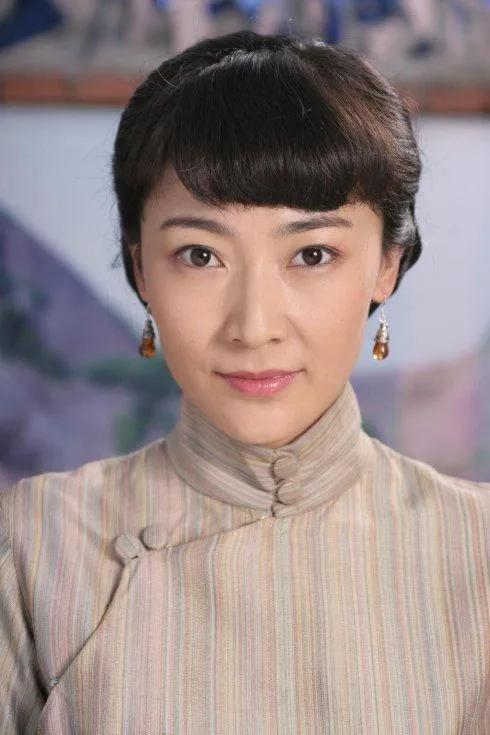 回顾阿斯茹怀孕后男友瘫痪不离不弃照顾他8年未办婚礼成遗憾