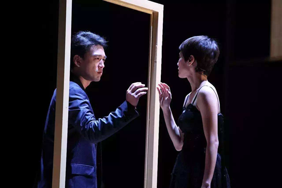 回顾王耀庆因懒得搬家娶了房东女儿婚后生两子生活幸福美满