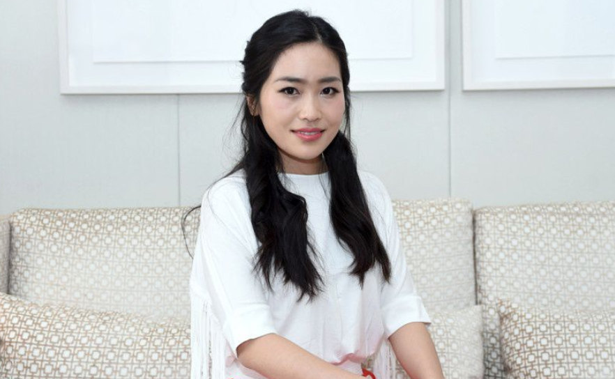 回顾张末目睹父亲张艺谋两次移情母亲的悲剧在自己身上重演